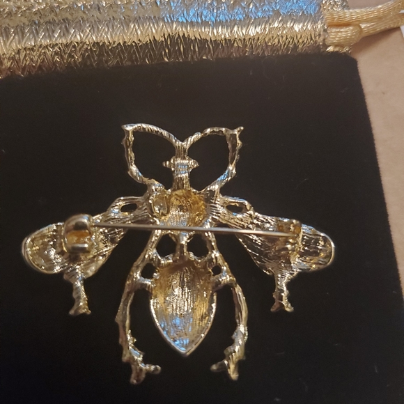 New Beautiful Enamel Wasp/Bee Brooch - Picture 6 of 7